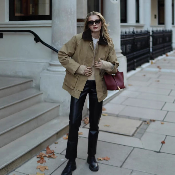 Casual utility jacket for women with functional pockets and practical button closure Lune London