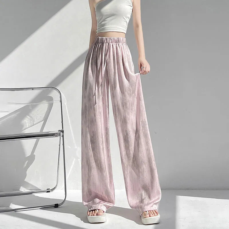 Women's high-waisted palazzo pants made of lightweight, breathable material with an elastic waistband