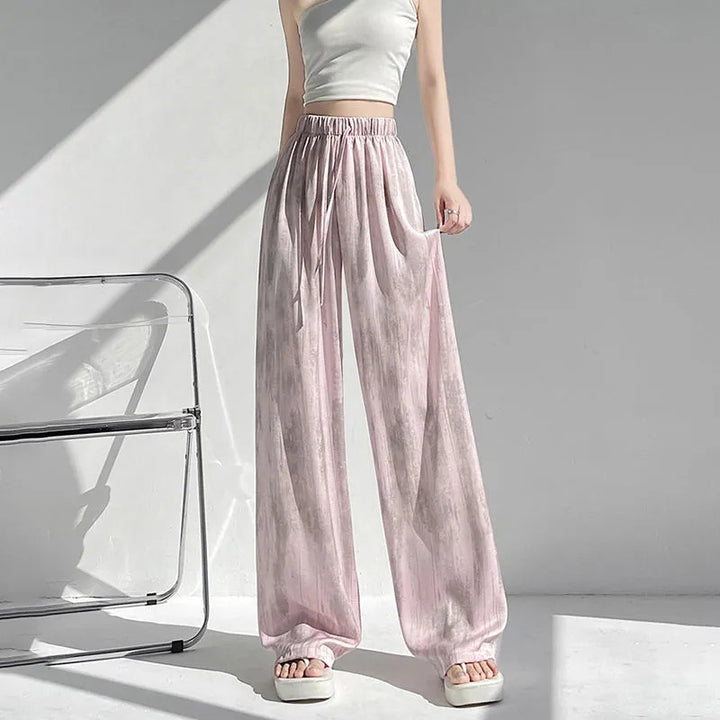 Women's high-waisted palazzo pants made of lightweight, breathable material with an elastic waistband