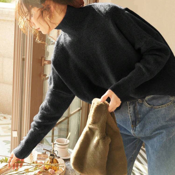 Lune London | Women's Cozy Turtleneck Sweater made of high-quality material