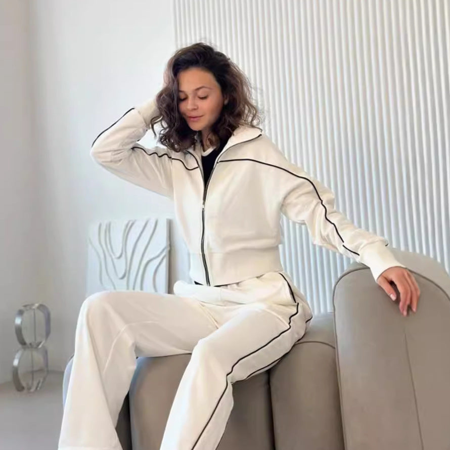 Women's sporty leisure suit with soft top and comfortable pants Lune London