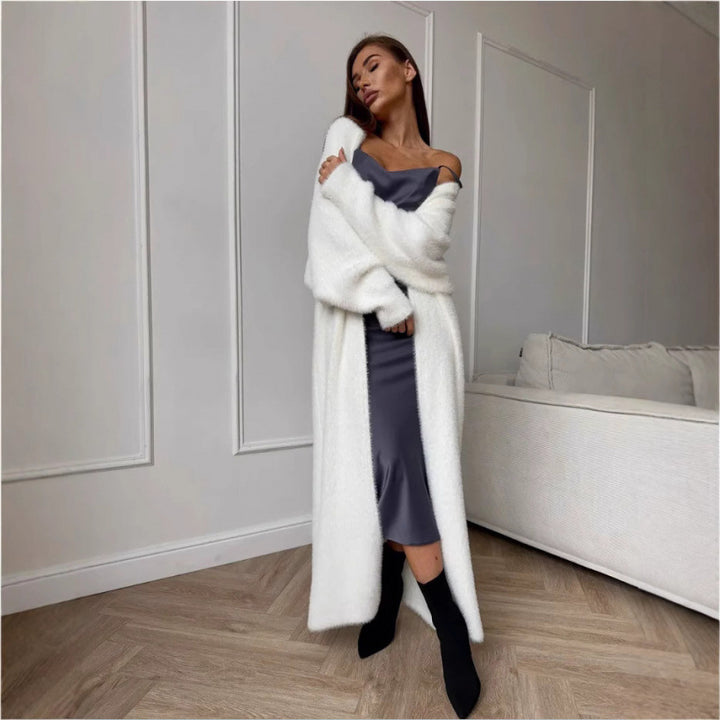Manteau long en tricot duveteux pour femme avec une coupe élégante et des manches amples Chic & Stil