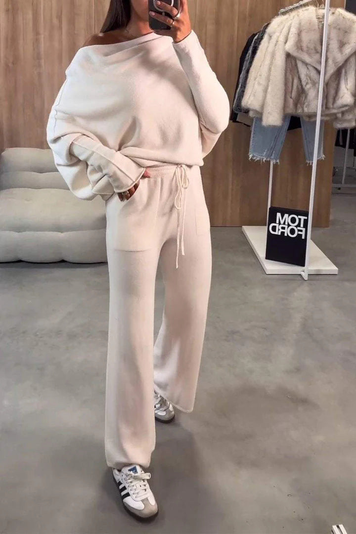 Casual set for women with loose fit and plunging neckline Lune London