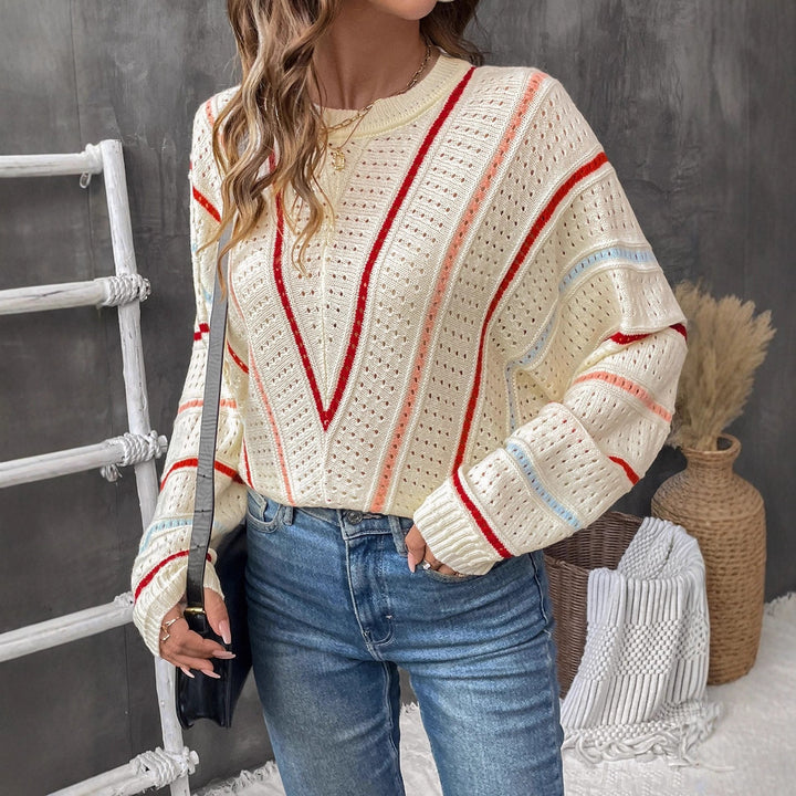 Pull en tricot pour femmes avec un modèle de trou moderne et des rayures décoratives Lune London