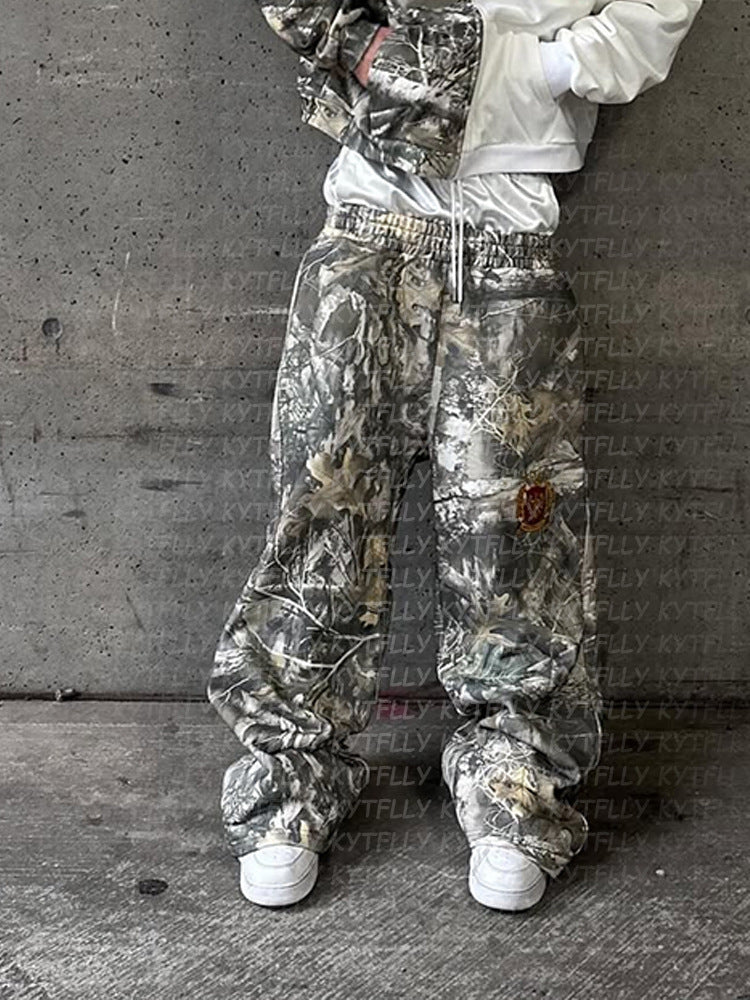 Camouflage jogging pants for women with elastic waistband and side pockets Lune London