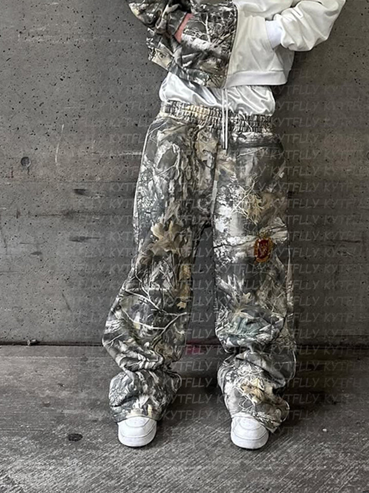Camouflage jogging pants for women with elastic waistband and side pockets Lune London