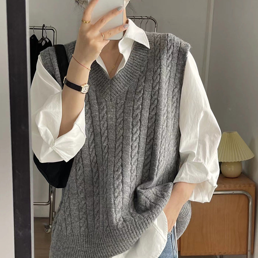 Knitted sweater for women with V-neck and twisted pattern Lune London