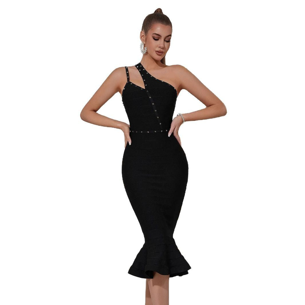 Robe fourreau élégante pour femmes avec design asymétrique et bretelles décoratives Chic & Stil