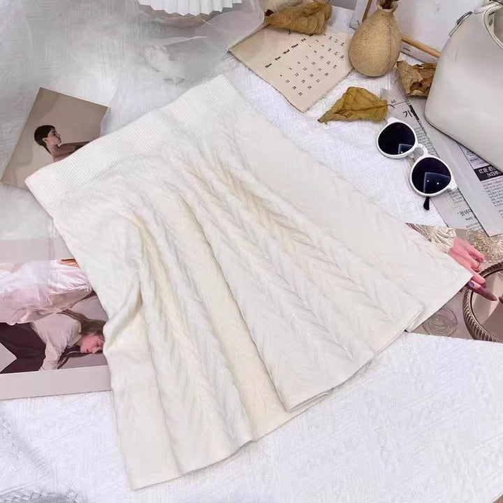 Knitted skirt for women with elegant braid details and a flattering cut Lune London
