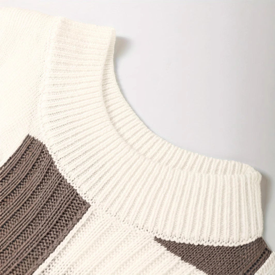 Casual knitted sweater for women with modern plaid pattern Lune London