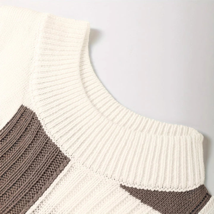 Casual knitted sweater for women with modern plaid pattern Lune London