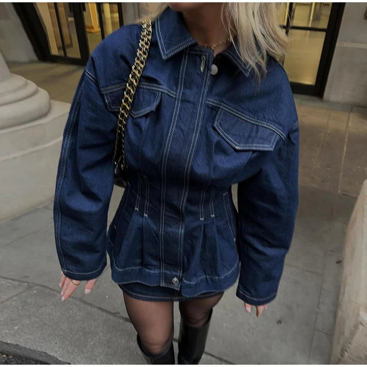 Veste en jean stylée pour femmes avec des manches larges et un design ajusté Chic & Stil