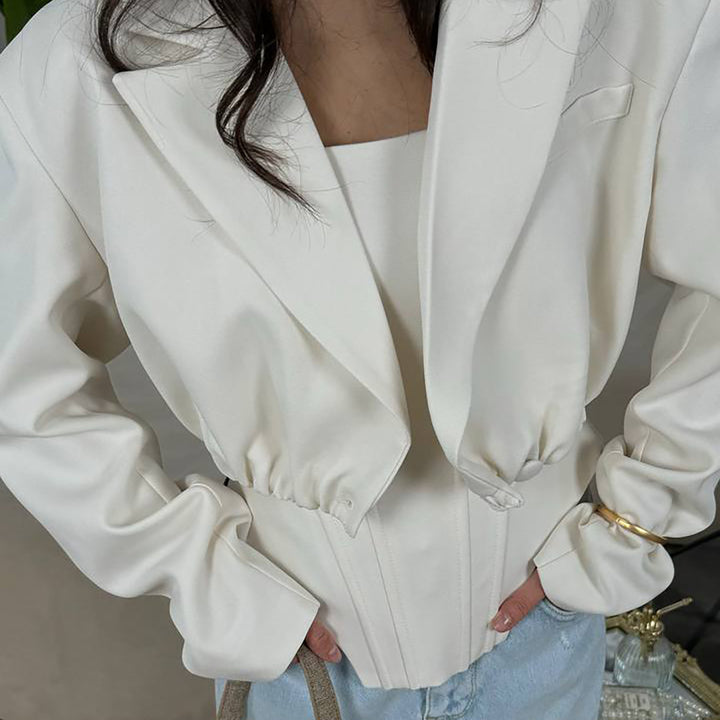 Short jacket for women with a fitted cut and puff sleeves Lune London