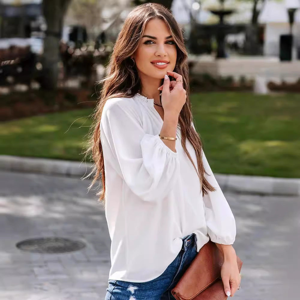 Women’s blouse with V-neck and wide sleeves Chic and Style