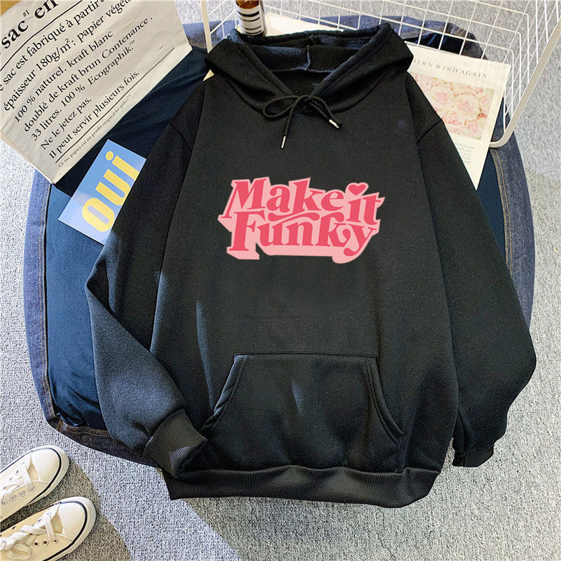 Women's hoodie with striking lettering Chic & Stil