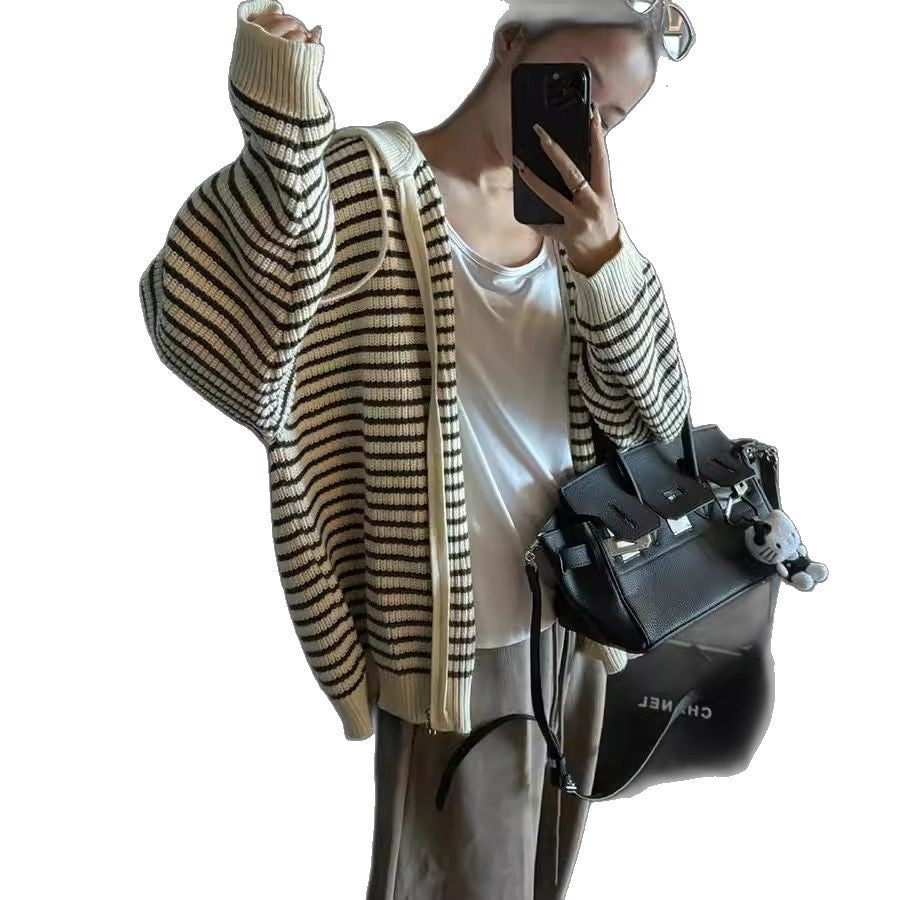 Cardigan à capuche décontracté pour femmes avec motif rayé Chic & Stil