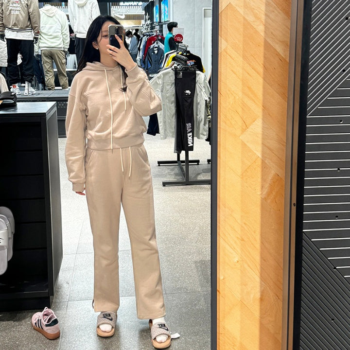 Ensemble de loungewear élégant pour femmes avec crop hoodie et pantalons confortables Chic & Stil