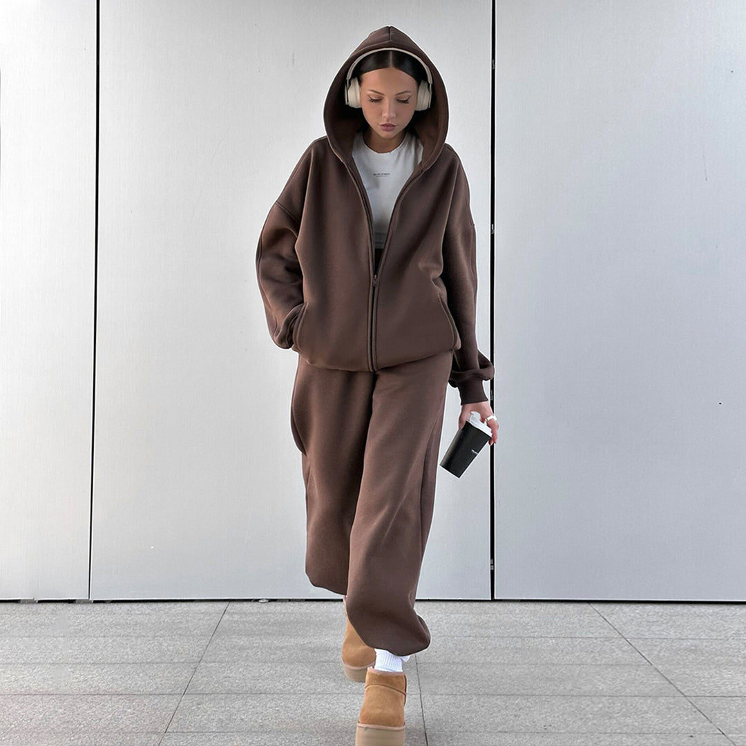 Ensemble de hoodie sportif et de pantalon de jogging pour dames Chic & Stil
