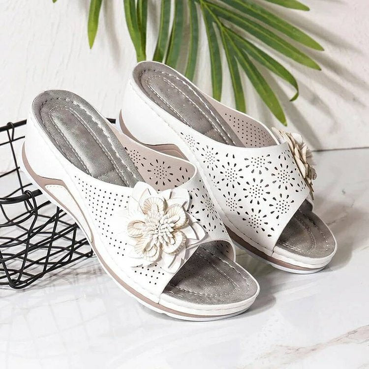 Elegant flower sandals for women with breathable upper material and comfortable sole Lune London