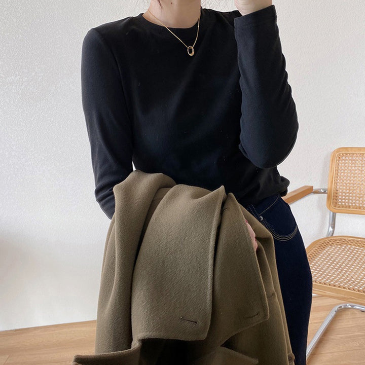Women's long-sleeve shirt made of soft cotton fabric with a casual cut Lune London
