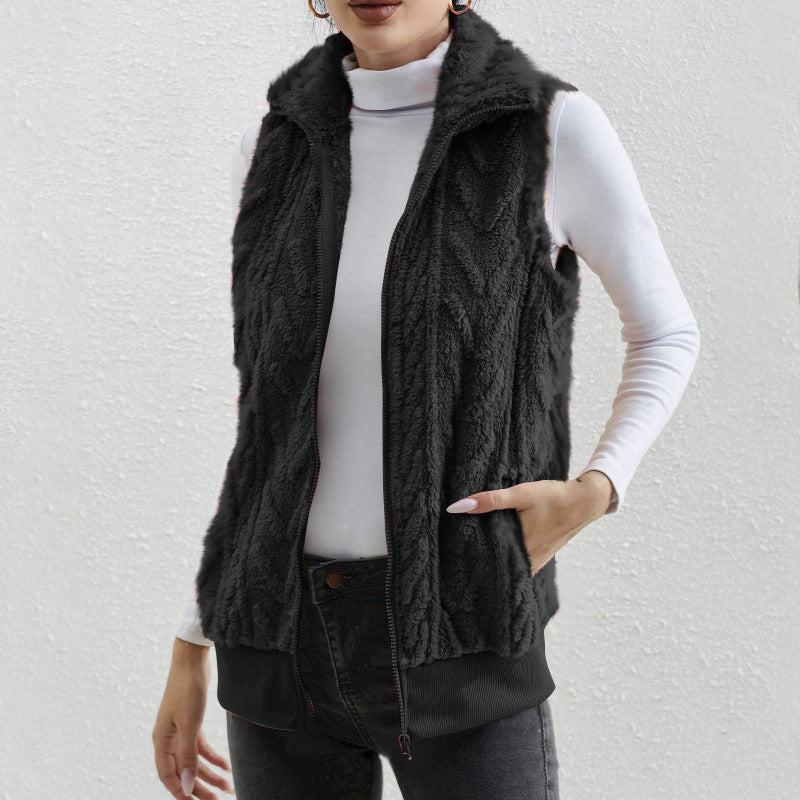 Cozy fleece jacket for women with stand-up collar and practical pockets Lune London
