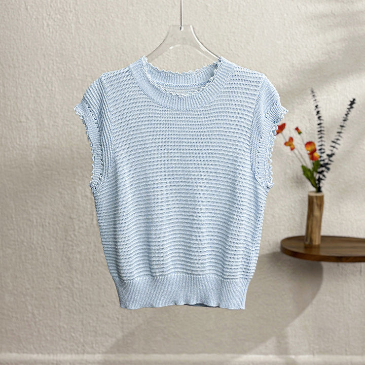 Top court à manches courtes en tricot pour femmes avec un motif texturé fin et des volants ludiques Chic & Stil