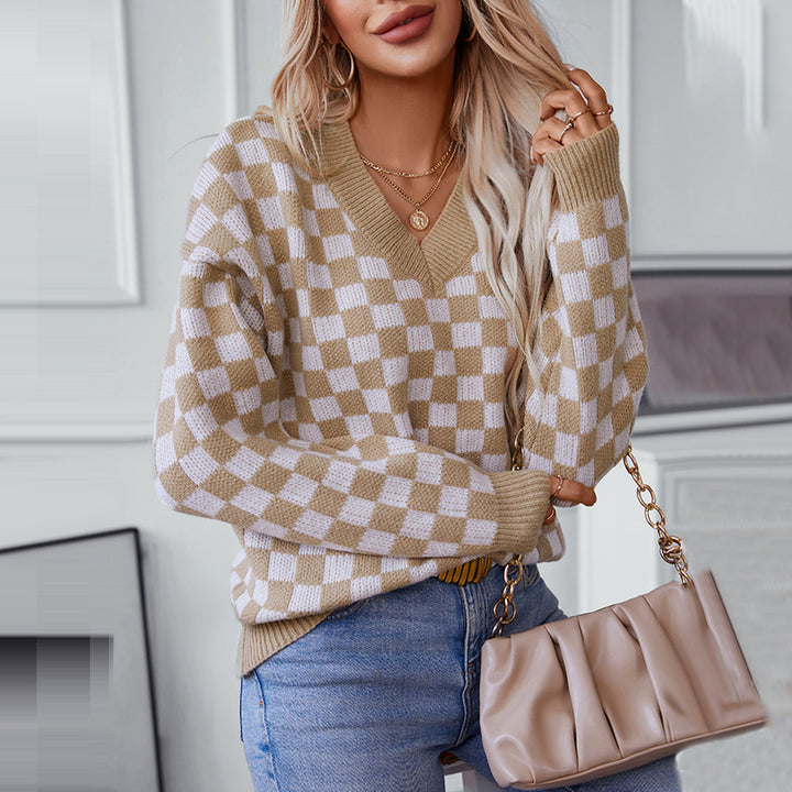 Casual women's V-neck sweater with checked pattern and loose fit Lune London
