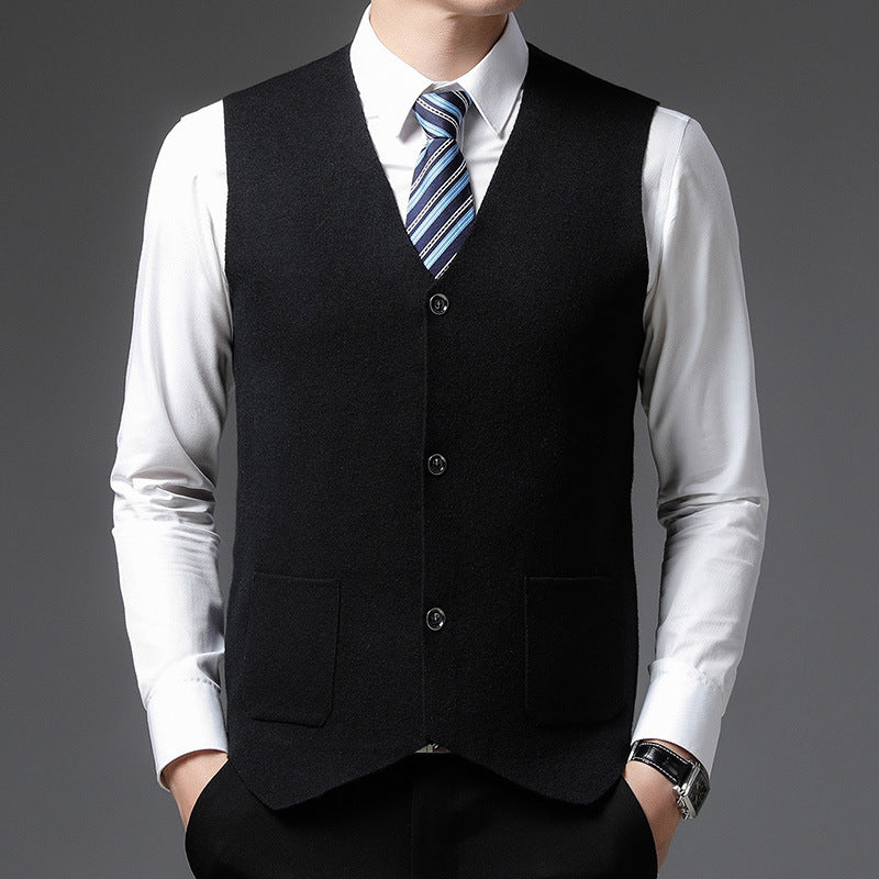 Elegant knitted vest for men with a modern cut and practical pockets Chic and Style
