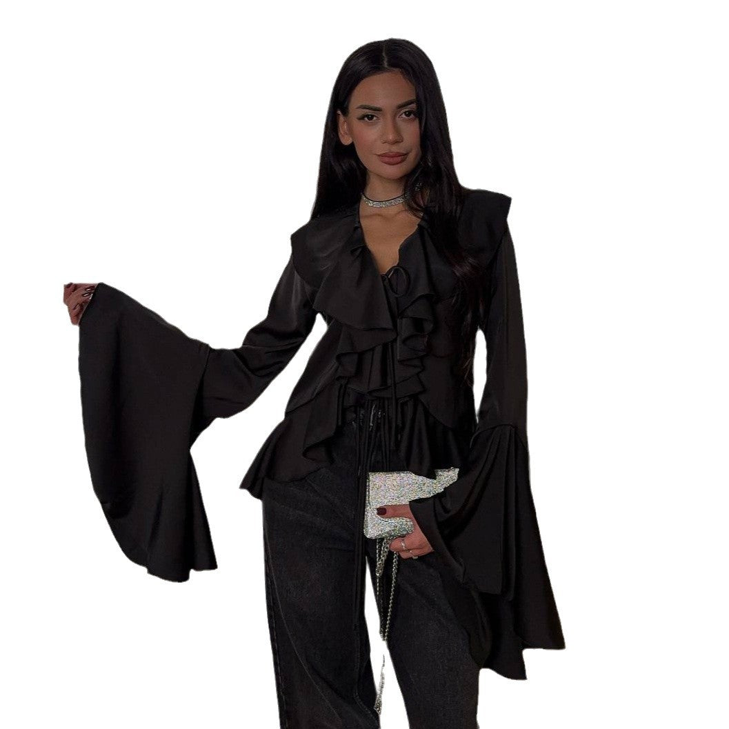 Women's blouse with voluminous lace details and wide sleeves Lune London