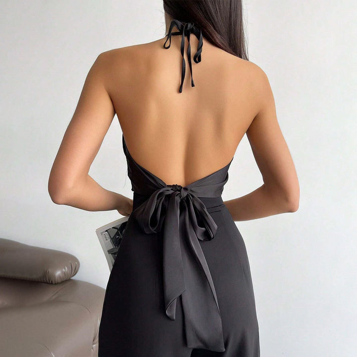 Elegant halter top for women with shiny fabric and decorative bow Chic & Stil