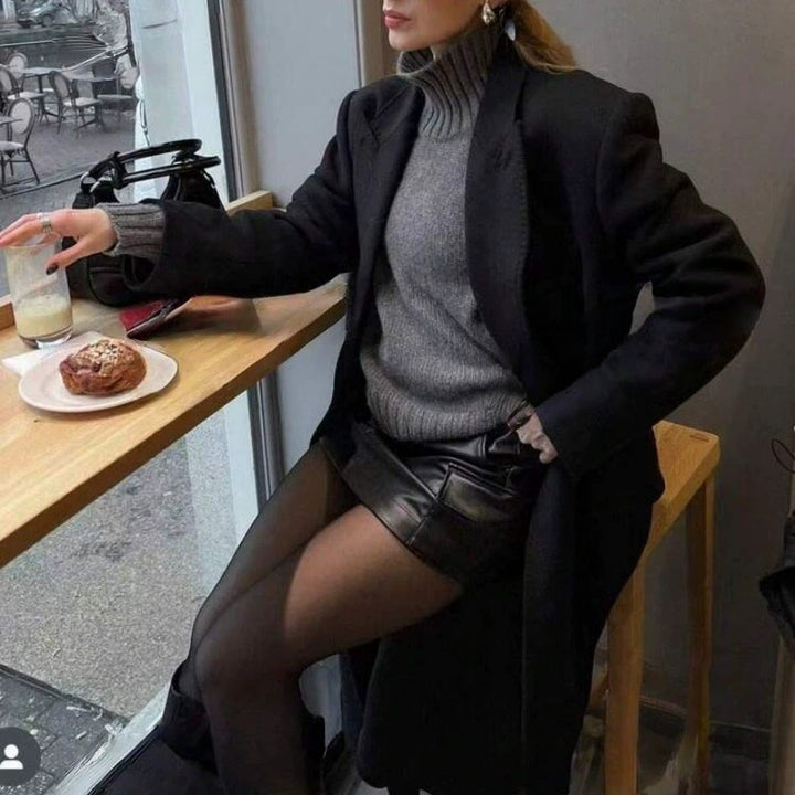Trendy women's turtleneck sweater with a relaxed fit Lune London