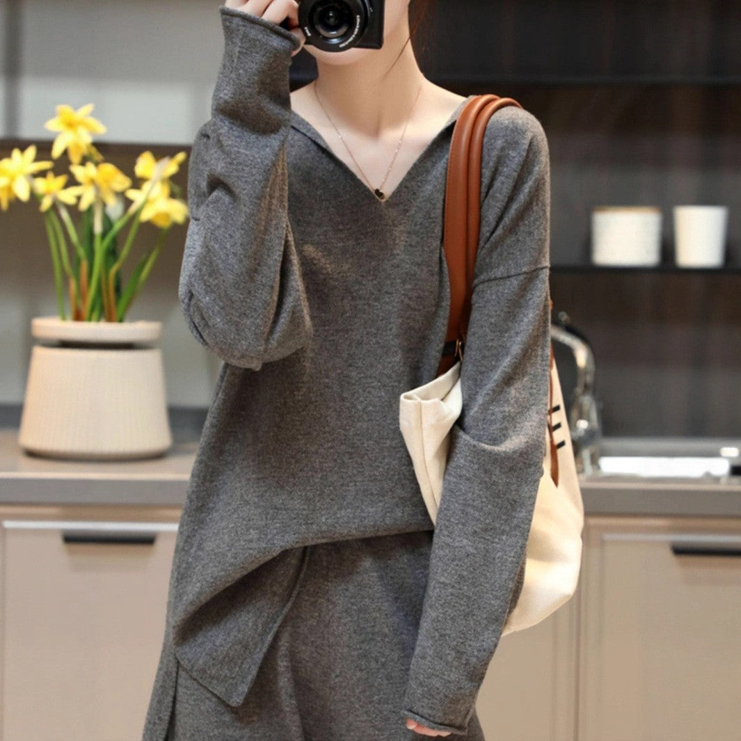 Pullover femme à col en V en matériau doux et coupe décontractée Chic & Stil