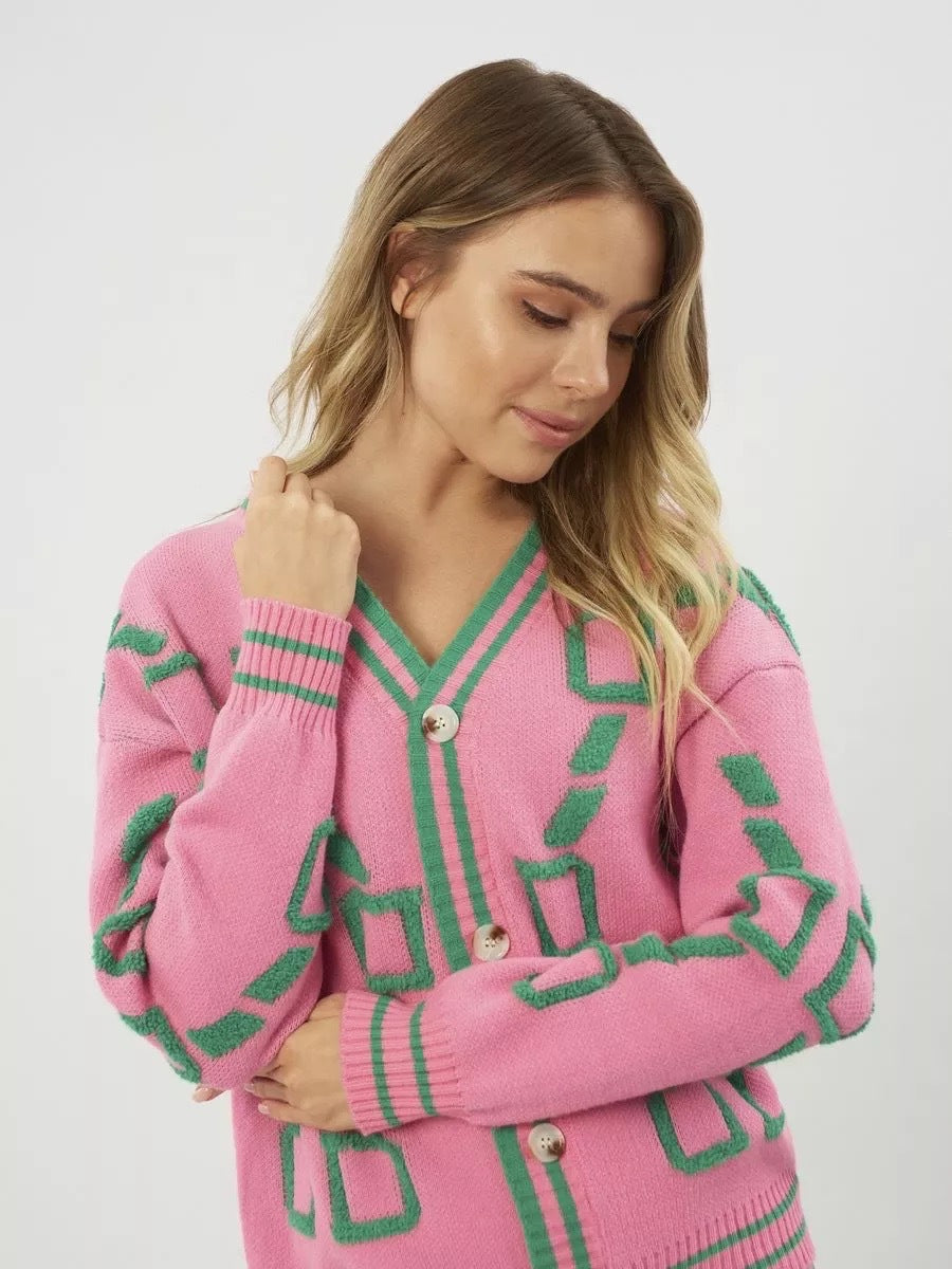 Cardigan pour femmes avec motif géométrique coloré et détails de boutons Chic & Stil