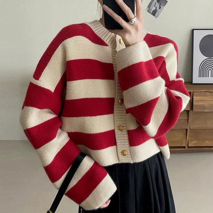 Pull en tricot surdimensionné à la mode pour femmes avec boutons Chic & Stil