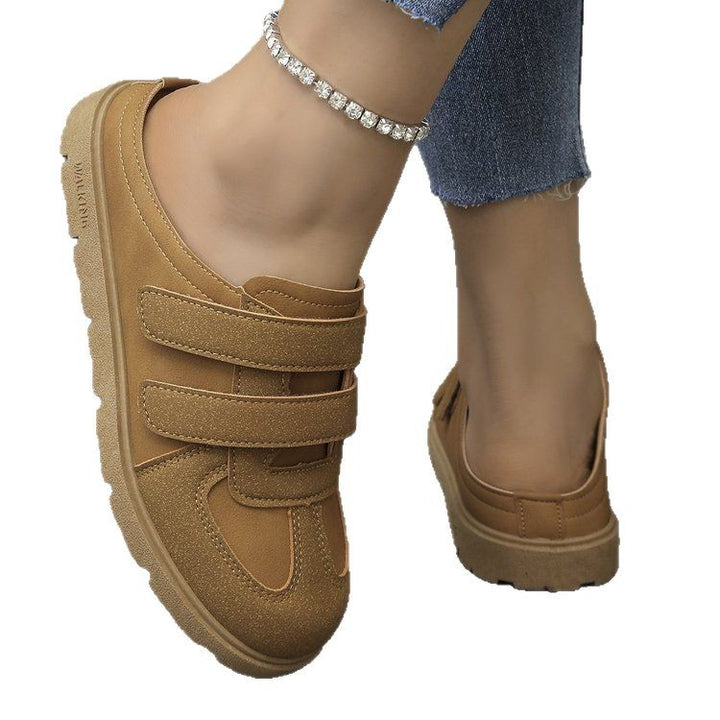 Comfortable women's shoes with adjustable velcro straps and an ergonomic sole Lune London