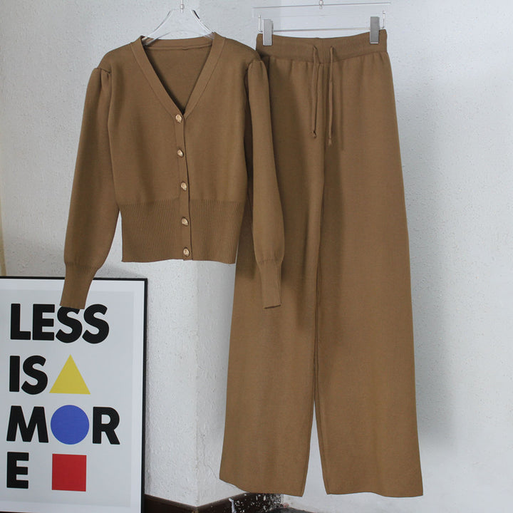 Women refined knit set with V-neck and decorative buttons Lune London
