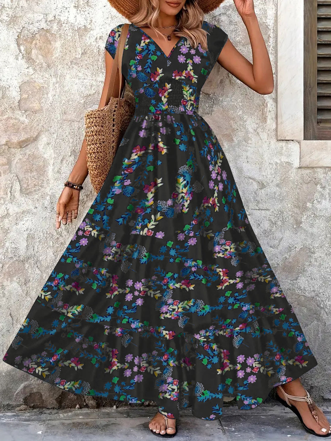 Women’s maxi dress with floral paisley pattern and flattering cut Lune London