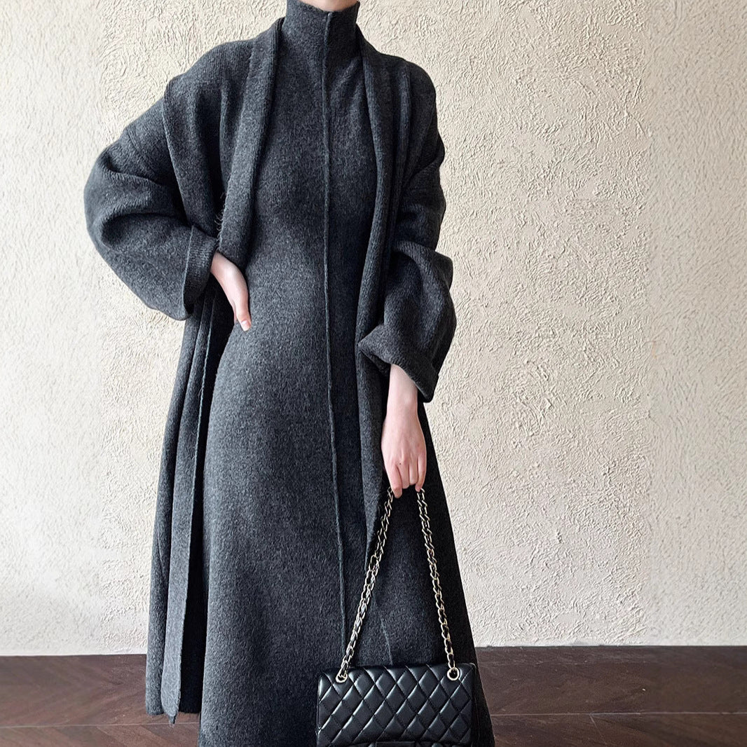 Robe en maille pour femmes avec col montant de haute qualité et manches décoratives Chic & Stil