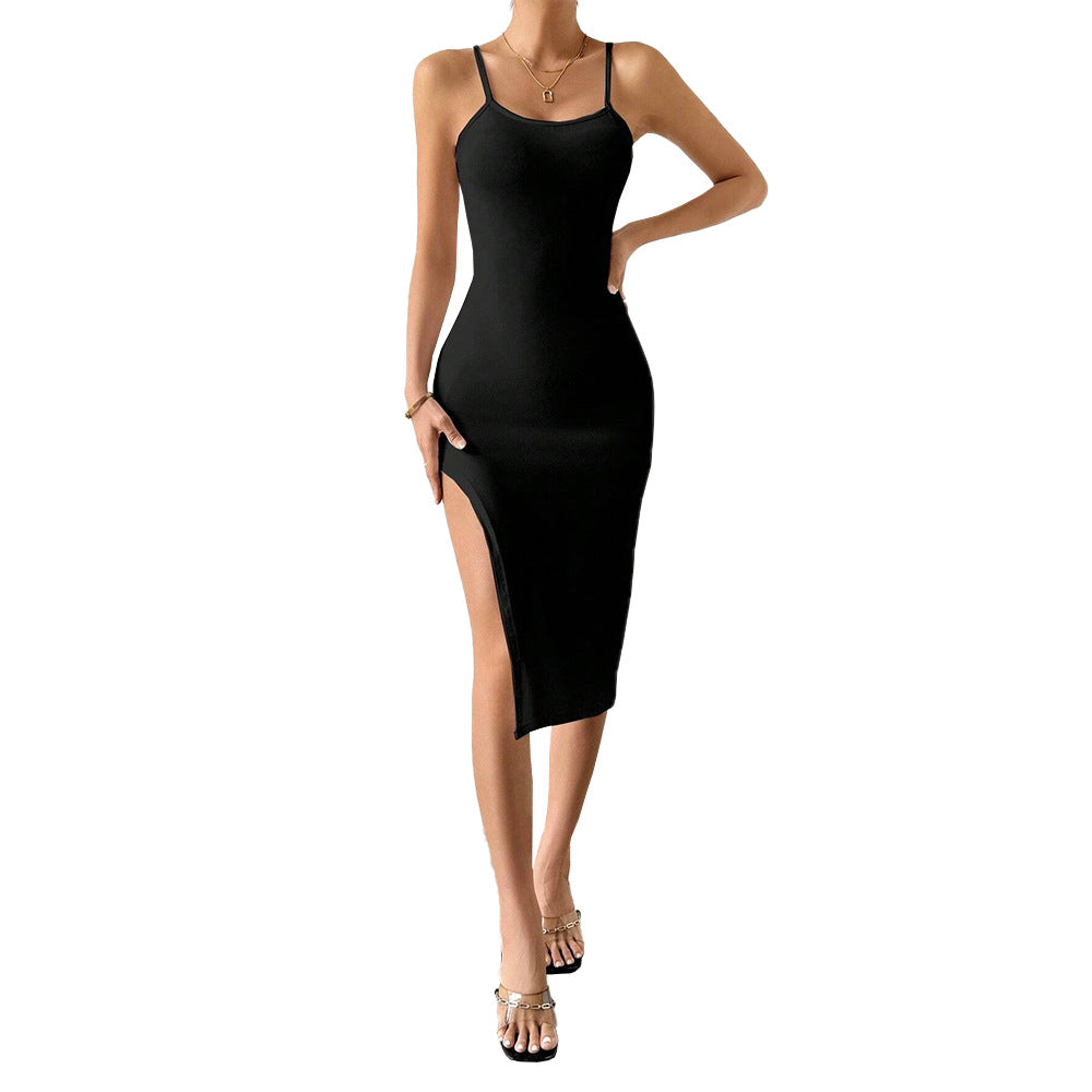 Robe mini pour femmes avec un design chic à bretelles spaghetti et une fente élégante Chic & Stil