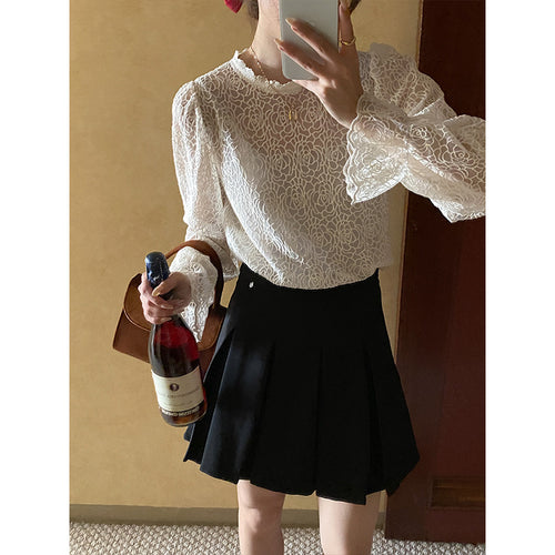 Ladies blouse made of fine lace material Chic & Stil