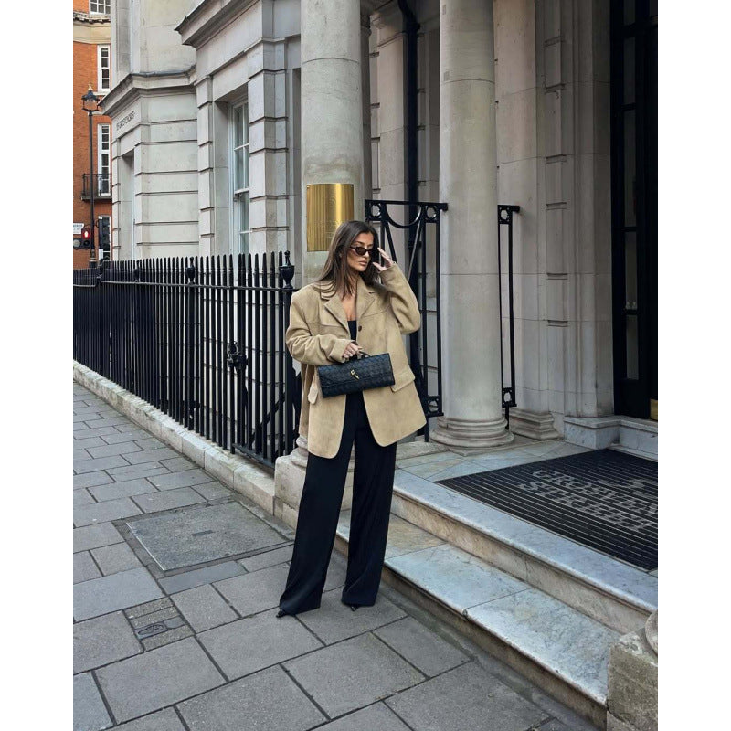 Oversized blazer jacket for women with a casual fit and deep pockets Lune London