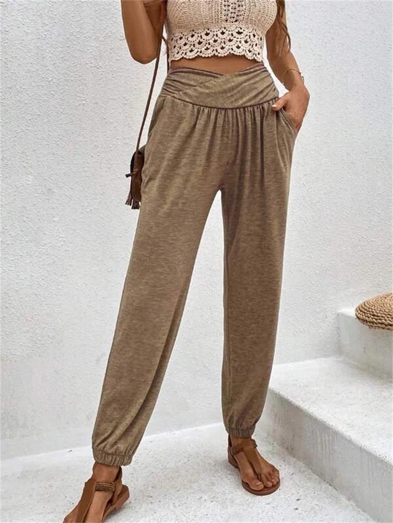 Comfortable leisure pants for women with a loose waist and side pockets Lune London