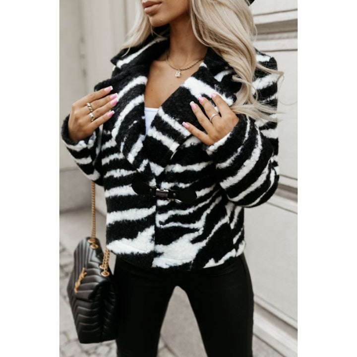 Design fleece jacket for women with leopard print and elegant button detail Lune London