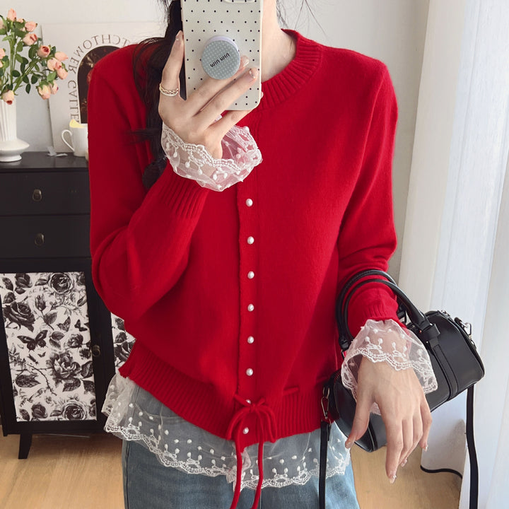Cardigan pour femmes avec détails en volants et boutons décoratifs en perles Chic & Stil