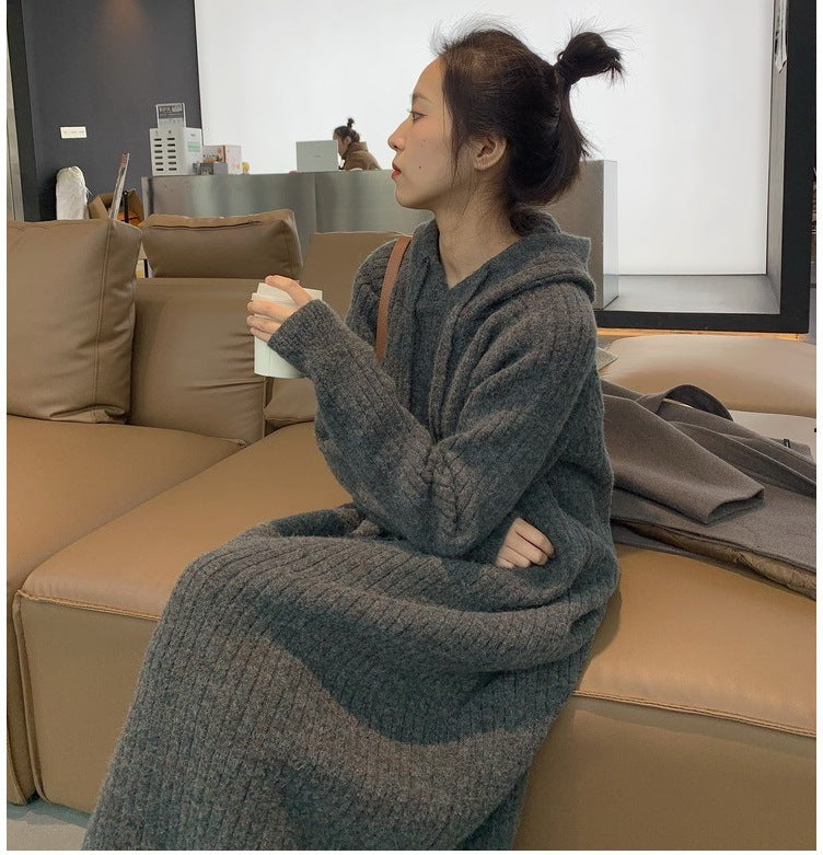 Pull long en tricot pour femmes avec capuche et fine structure en côtes Chic & Stil