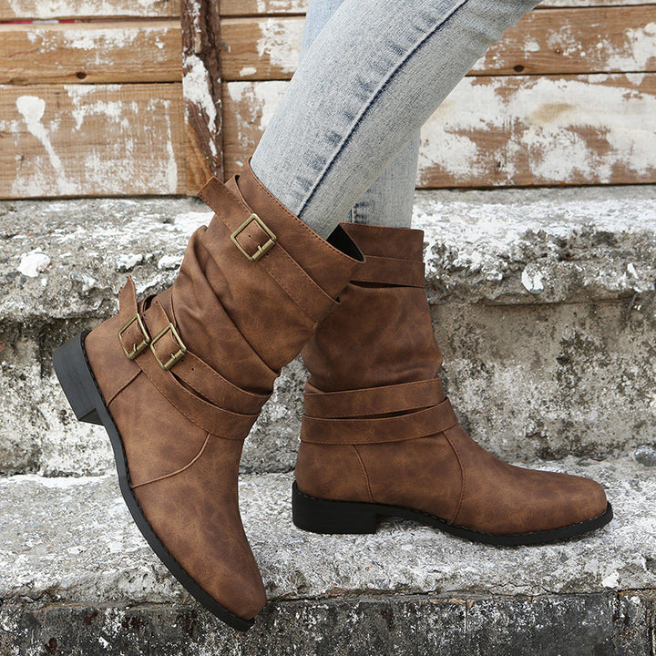 Robust boots for women with trendy buckles and casual chic design