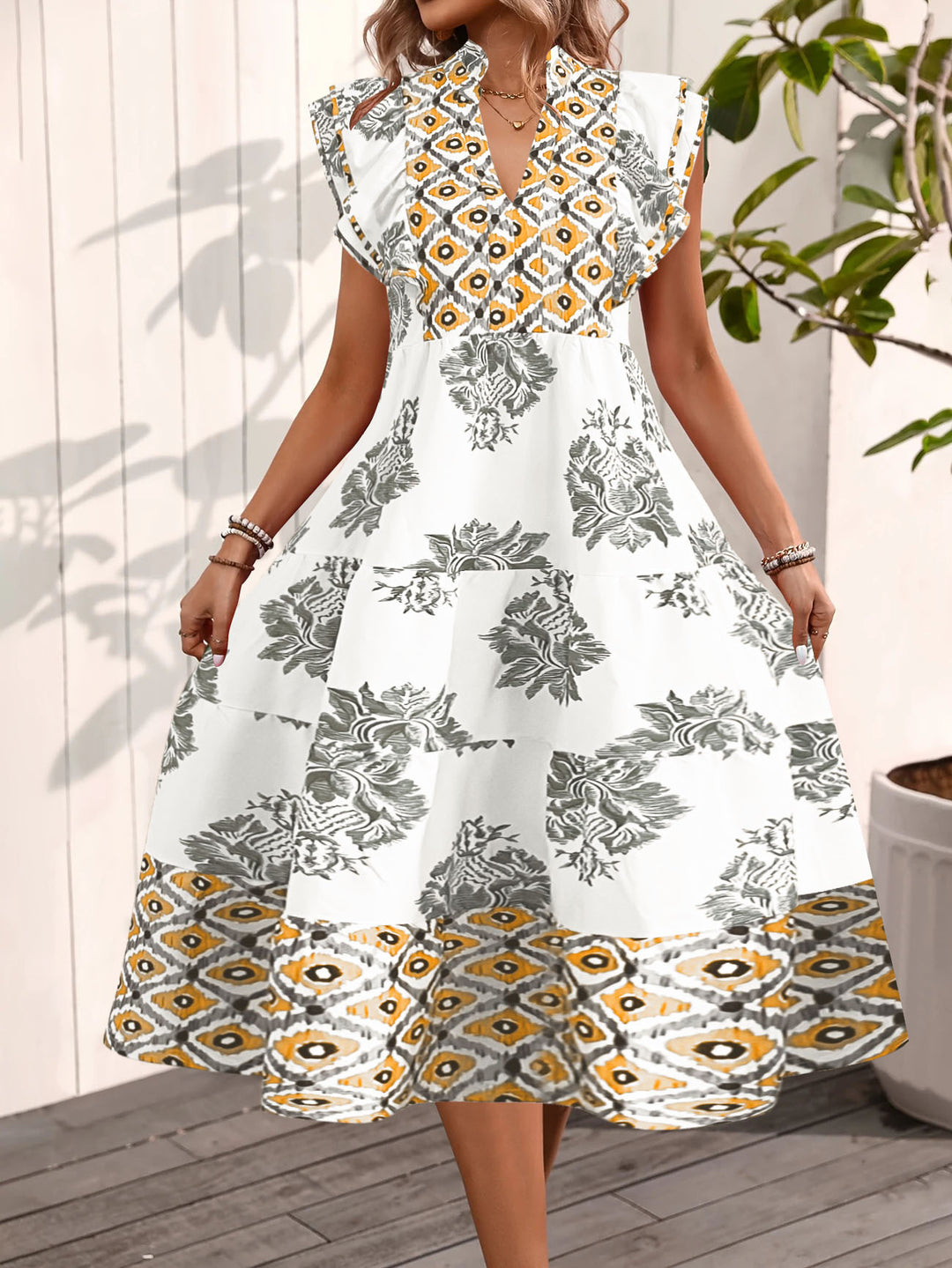 Casual blouse dress for women with floral pattern and modern V-neck Lune London
