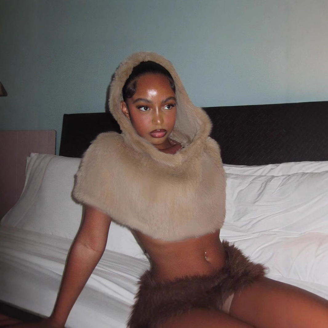 Ladies Hooded Faux Fur Cape Lune London