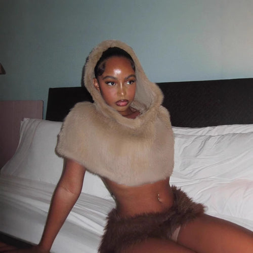 Ladies Hooded Faux Fur Cape Lune London