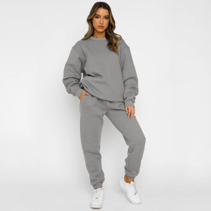 Ladies comfortable sweatshirt and jogging pants leisure ensemble Lune London